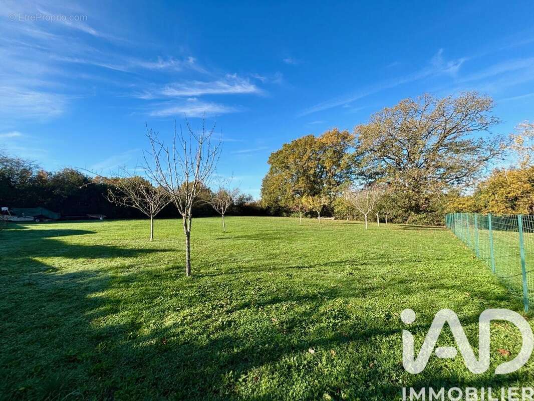 Photo 2 - Terrain à LE BLANC