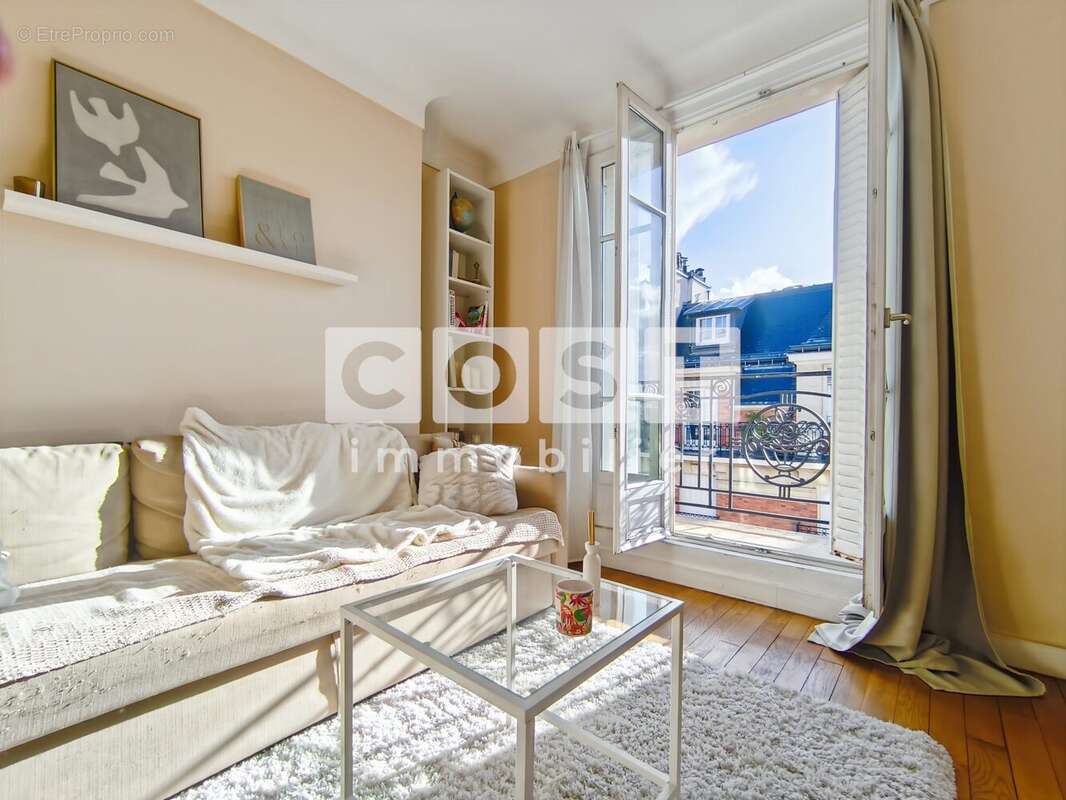 Appartement à COURBEVOIE