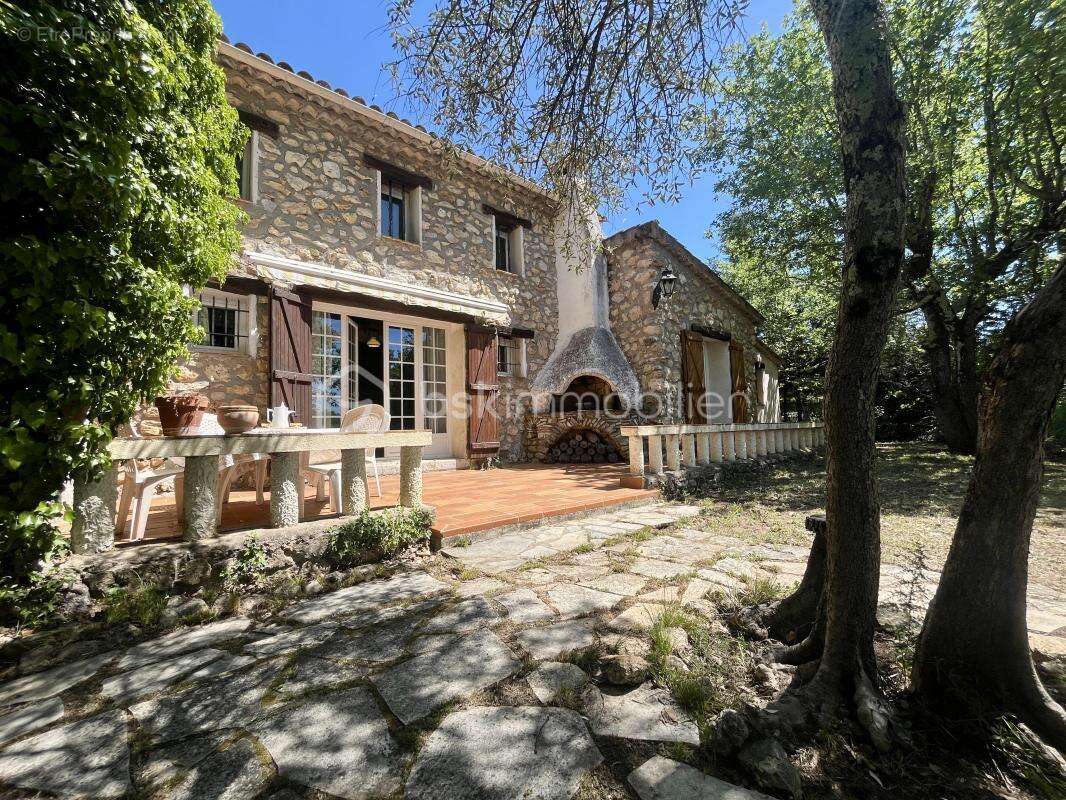 Charme, calme, intimité, à deux pas du village –  T3 de 137 m2 + T2 de 32 m2 – St Paul En Forêt (Var) - photo 4
