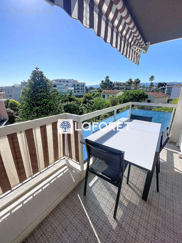 Cagnes sur mer - Superbe 2 pièces refait a neuf avec terrasse et vue mer - photo 4