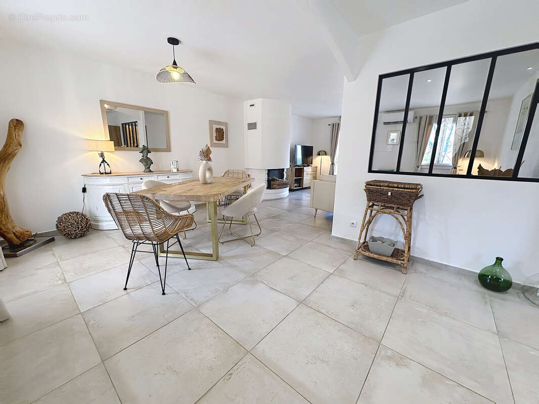 Maison à BAGNOLS-EN-FORET