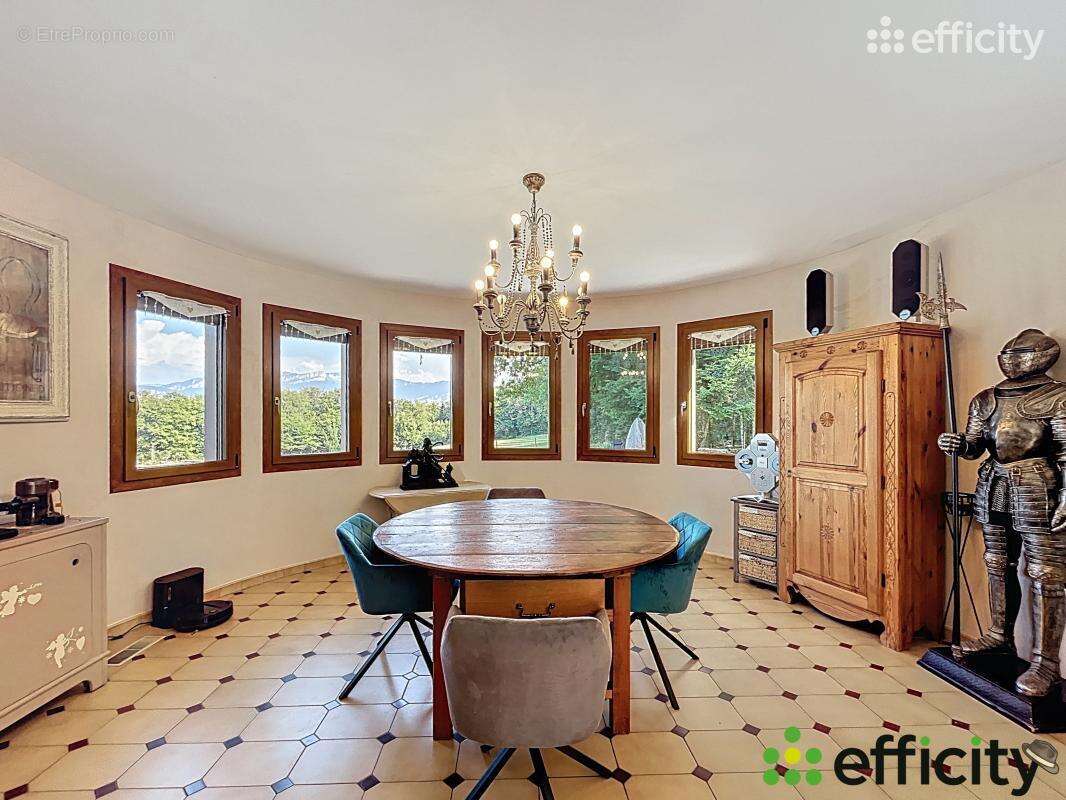 Maison à MIRIBEL-LES-ECHELLES