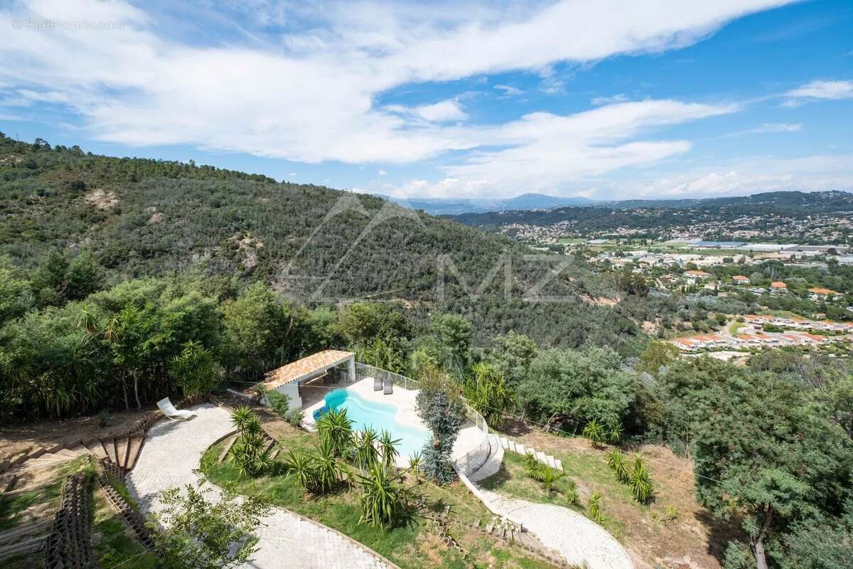 Maison à MANDELIEU-LA-NAPOULE