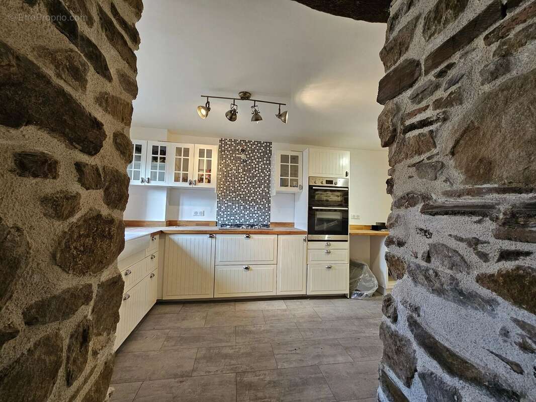 Maison à LESIGNAC-DURAND