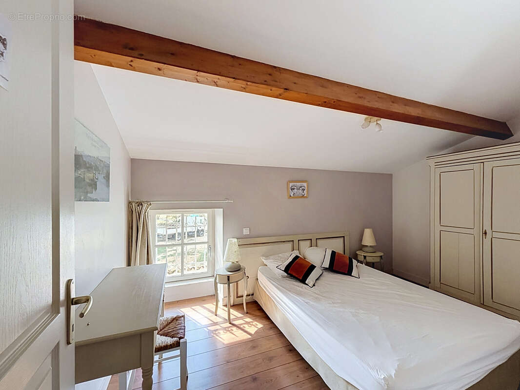 20KM gare TGV ANGOULEME : Ensemble immobilier charentais rénové avec maison principale, gîte et 6 000 m2 de te - photo 7