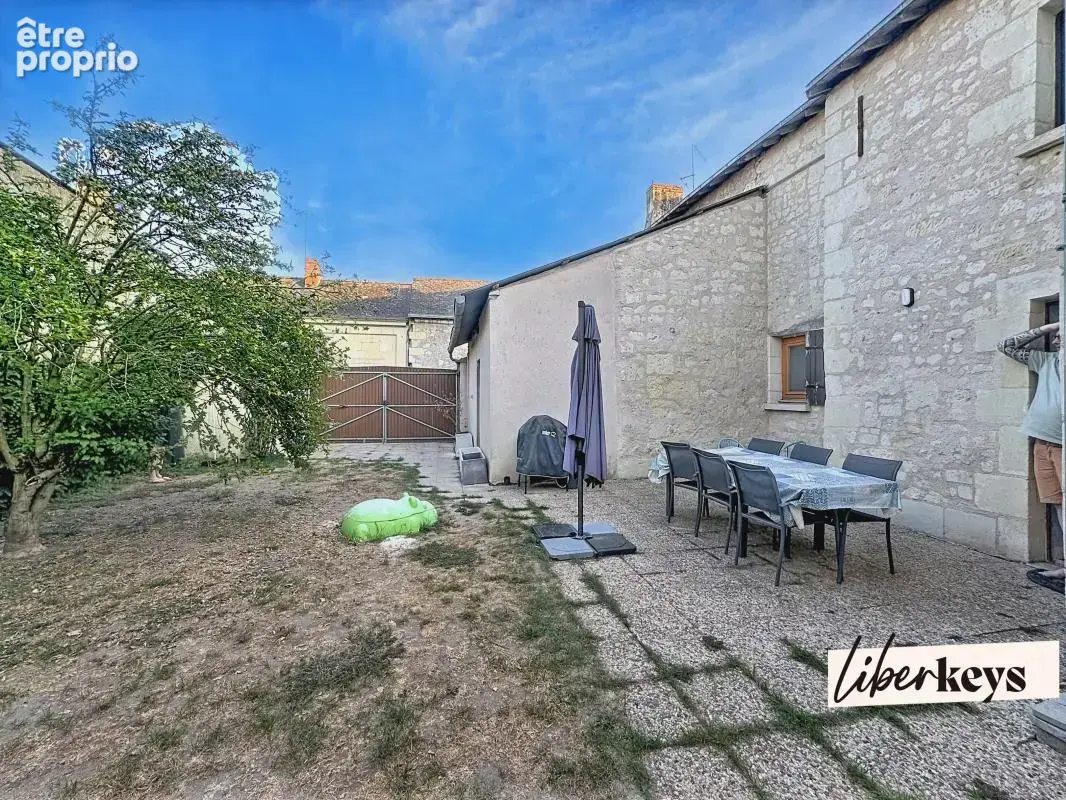 Maison de caractère rénovée de 207 m² avec jardin, garage et panneaux solaires – Neuillé - photo 19