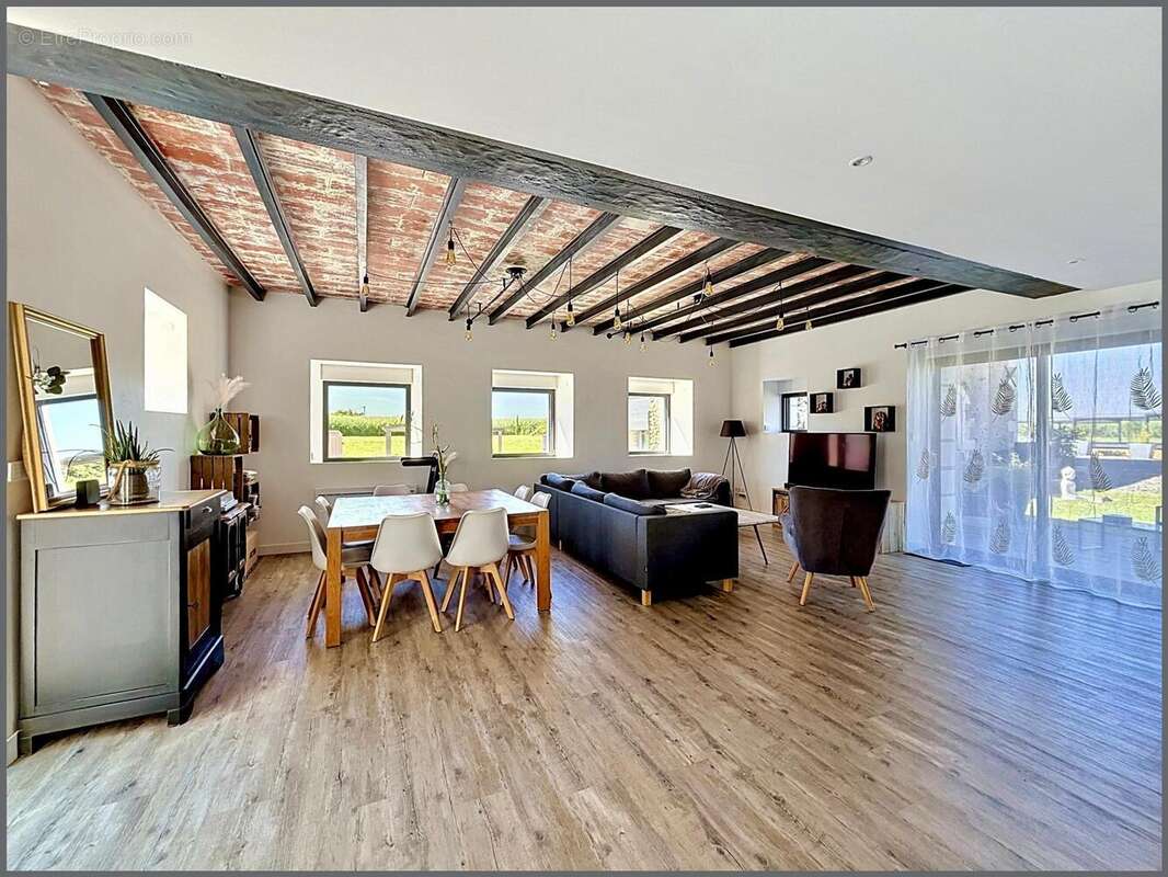 Maison 194 m² à Courcay  - photo 3