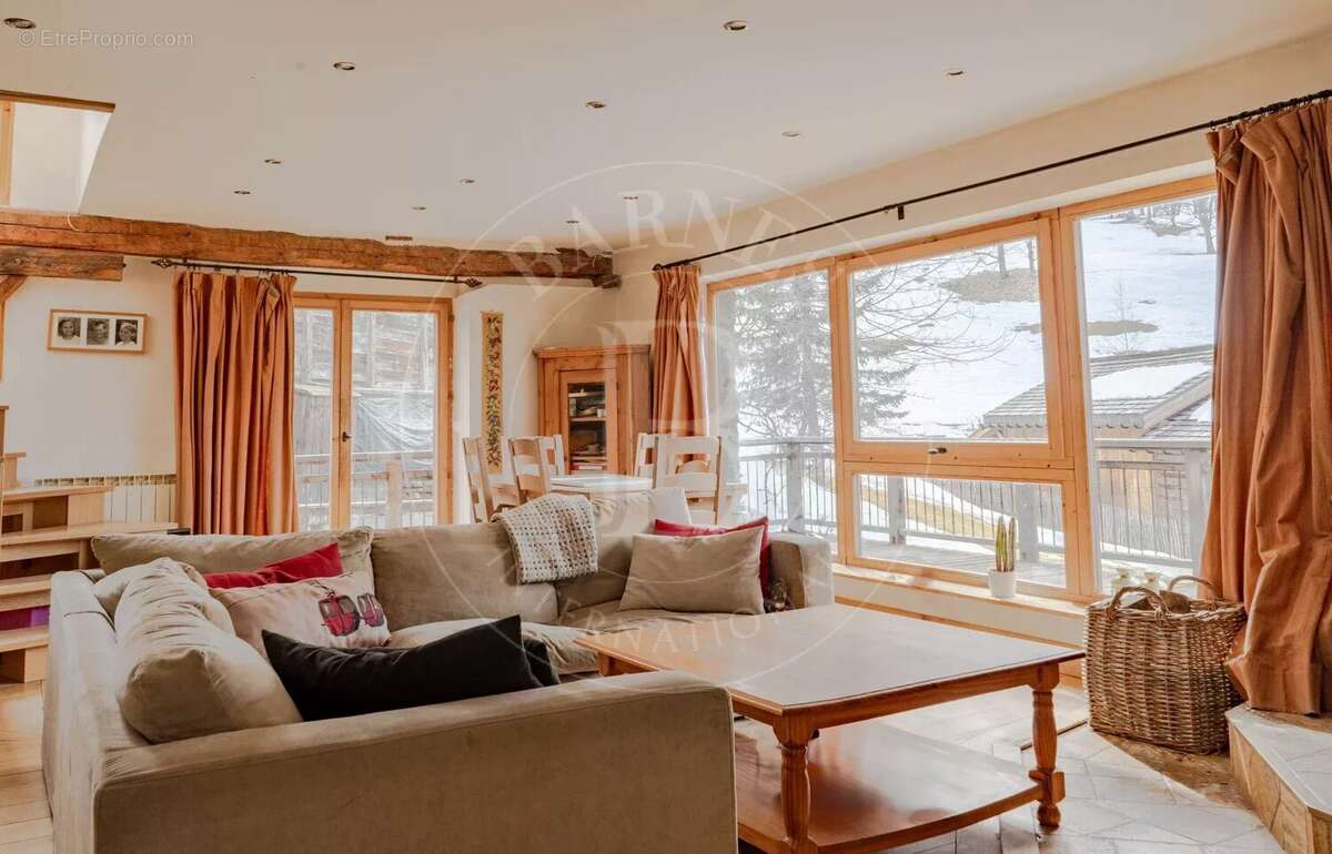 Maison à LES ALLUES