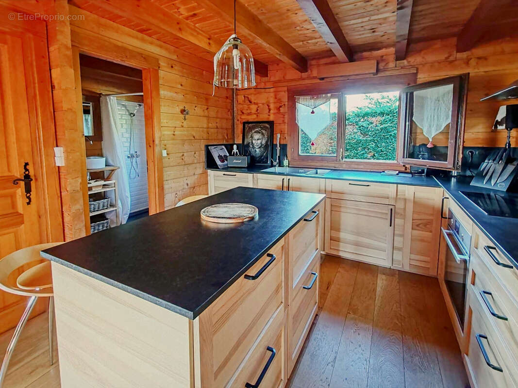 Maison à BESSE-ET-SAINT-ANASTAISE