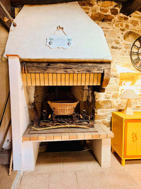 Ancienne longère rénovée avec piscine, étang et installations équestres - photo 19