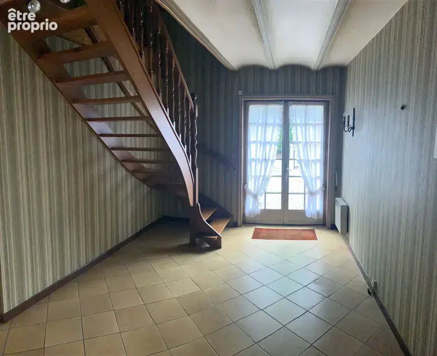 Maison de campagne individuelle à rénover, beaux volumes ! Charme et cachet ! - photo 2