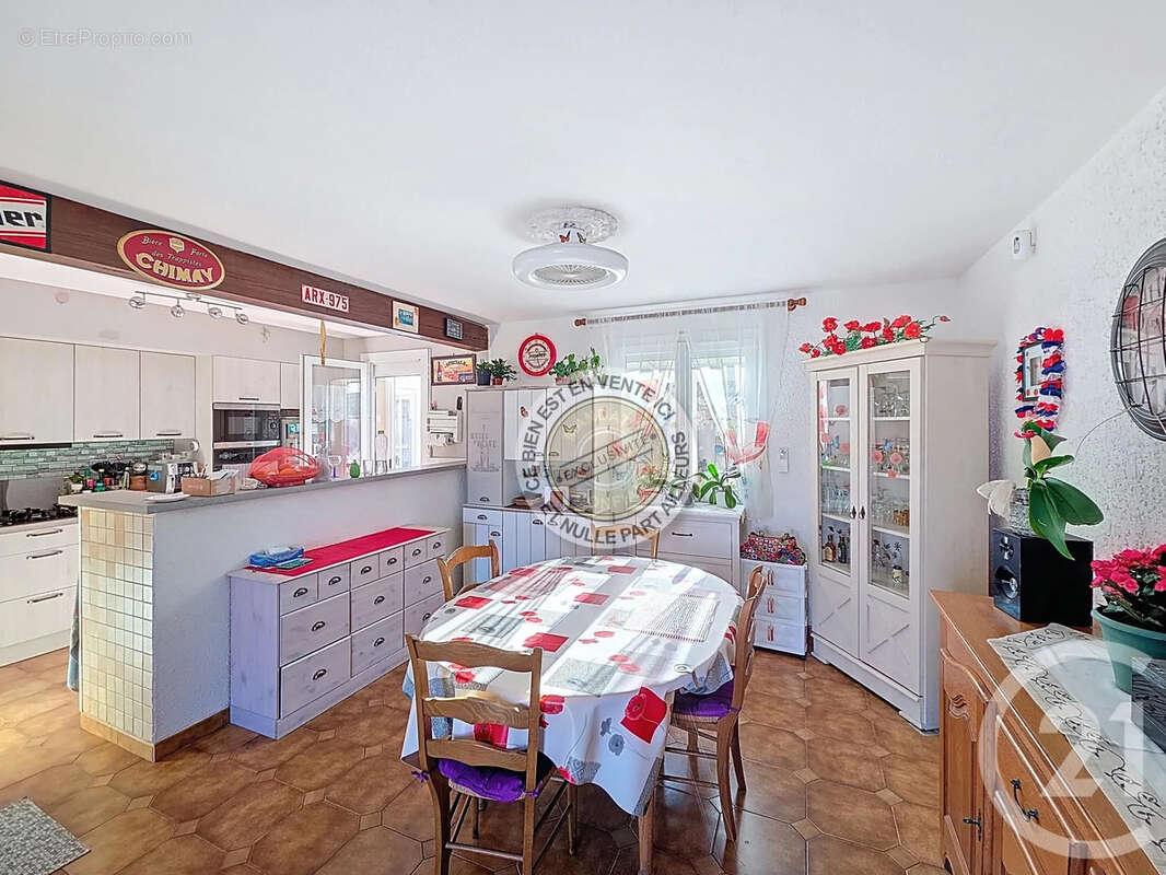 Maison à SAINT-LAURENT-DE-LA-SALANQUE