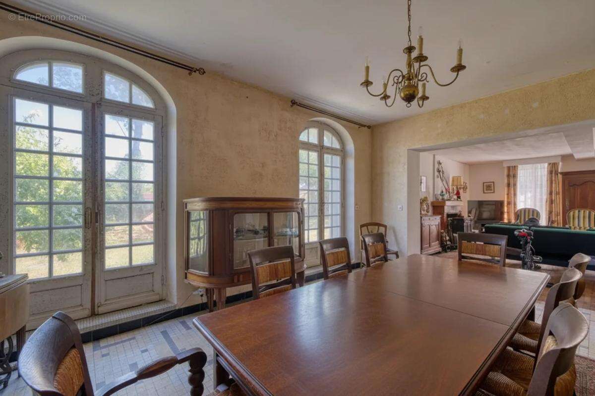 Maison de 8 pièces de 244 m² à Saint-Sever-de-Saintonge - photo 5