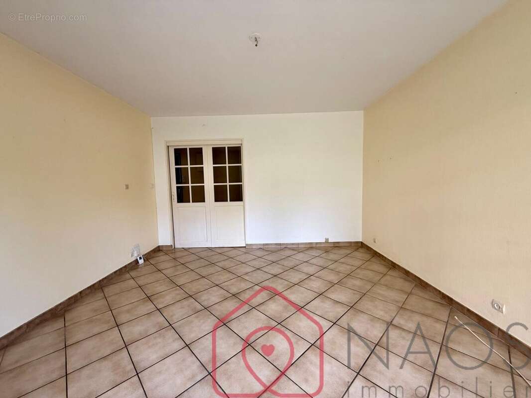 Appartement t2 en rez-de-chaussée avec balcon filant, cave et stationnements - photo 9