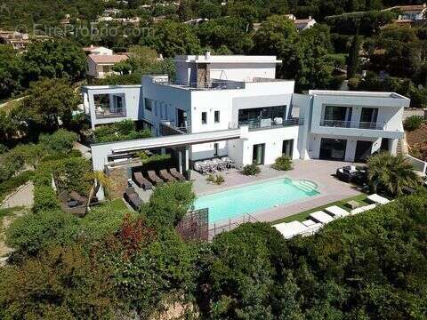 Maison 380 m² à Cavalaire-Sur-Mer  - photo 2