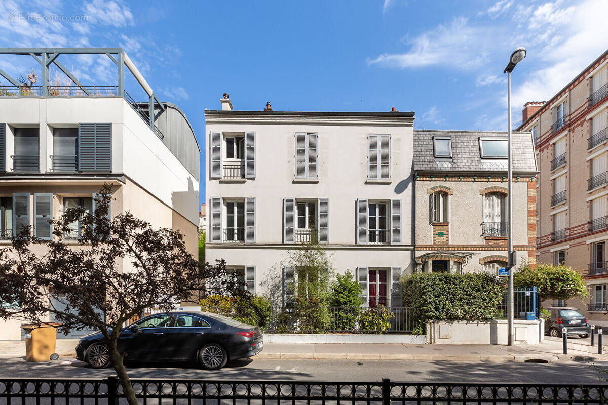 Appartement à COURBEVOIE