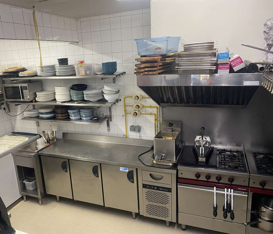 Commerce à SAINT-CYR-SUR-MER