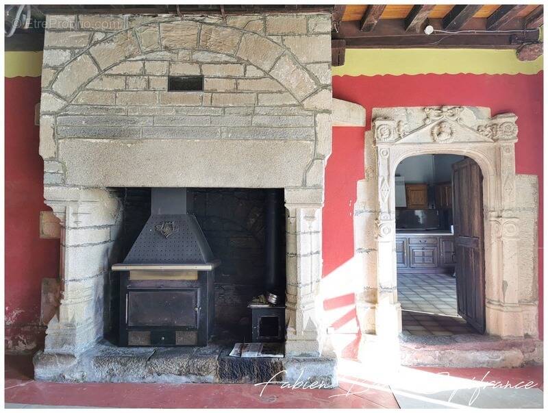 Maison à NEANT-SUR-YVEL