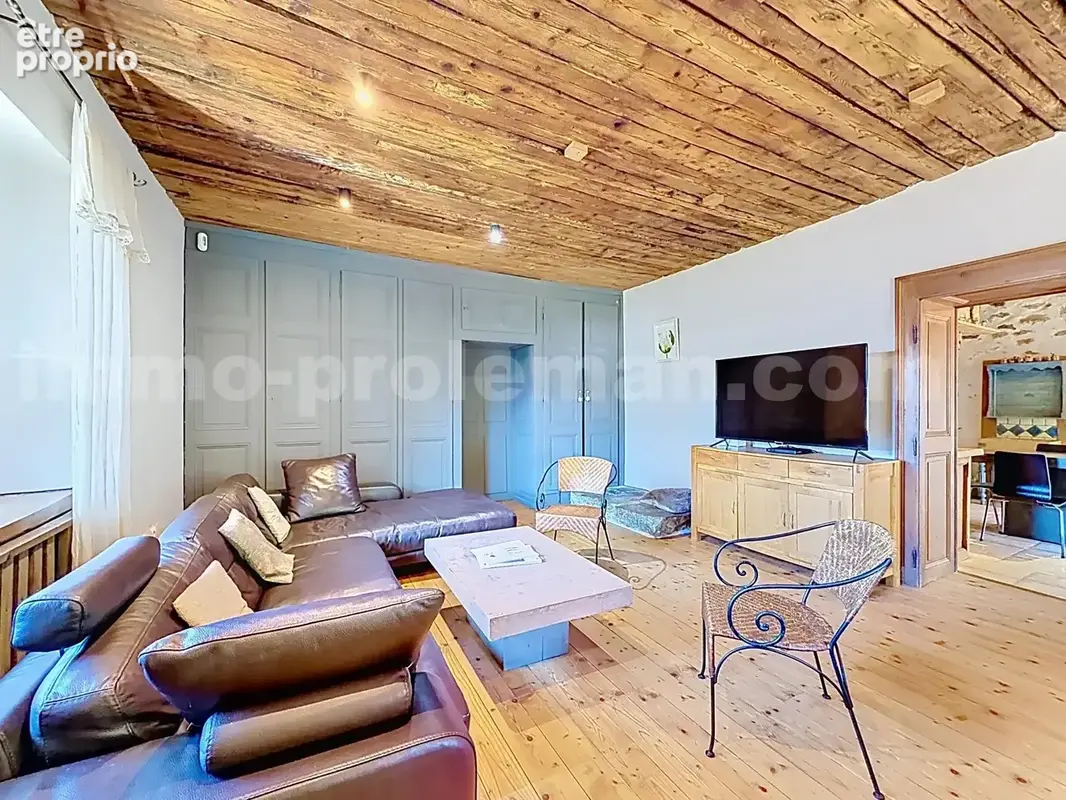 Appartement_T7_Araches_la_frasse_les_carroz_terrasse_balcon_belle_superficie_proche_prox_frontière_Suisse_direction_GENEVE_autoroutes_investissement_locatif_vente_vue_séjour_cuisine_ouverte_calme_nature