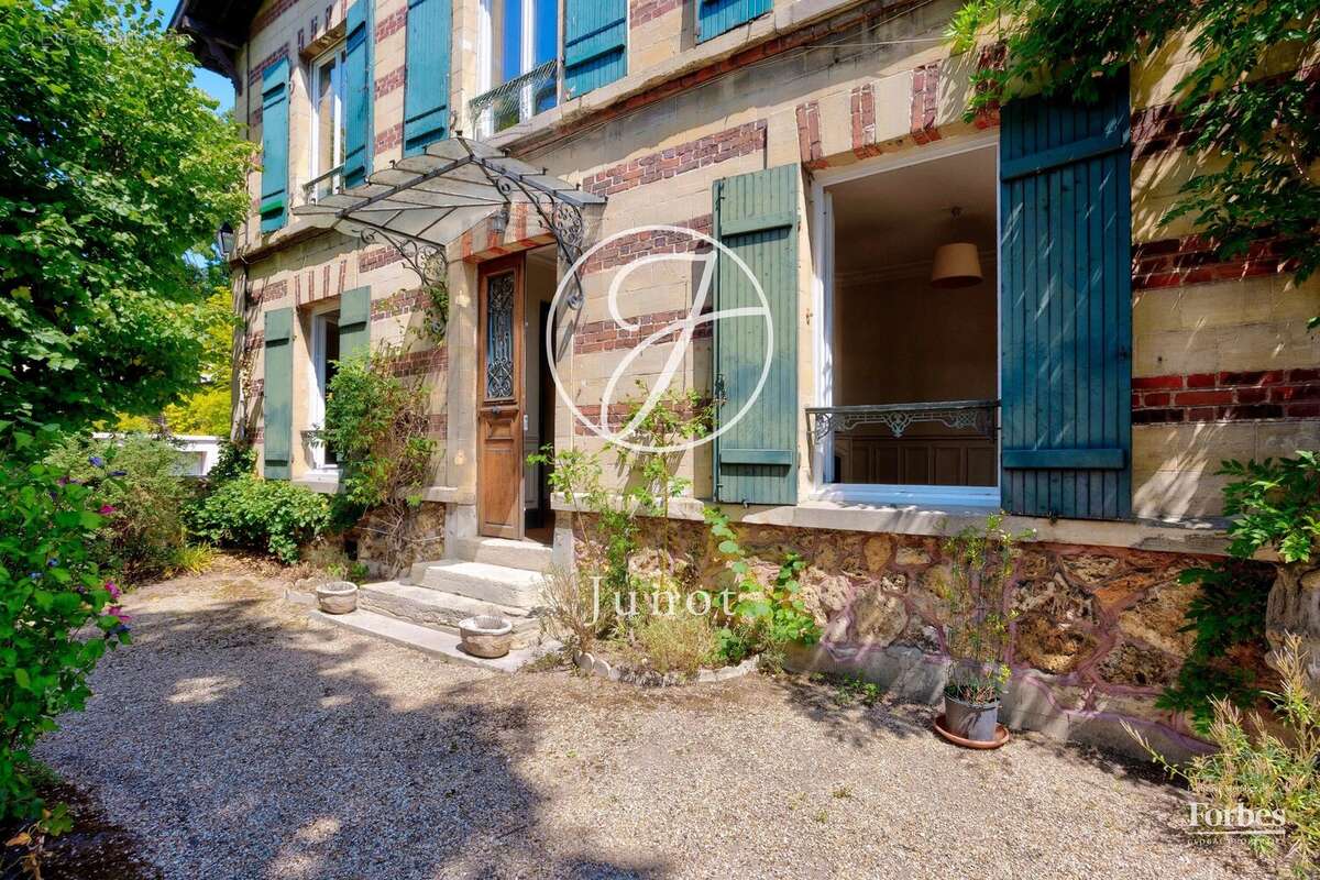 Maison à LE VESINET