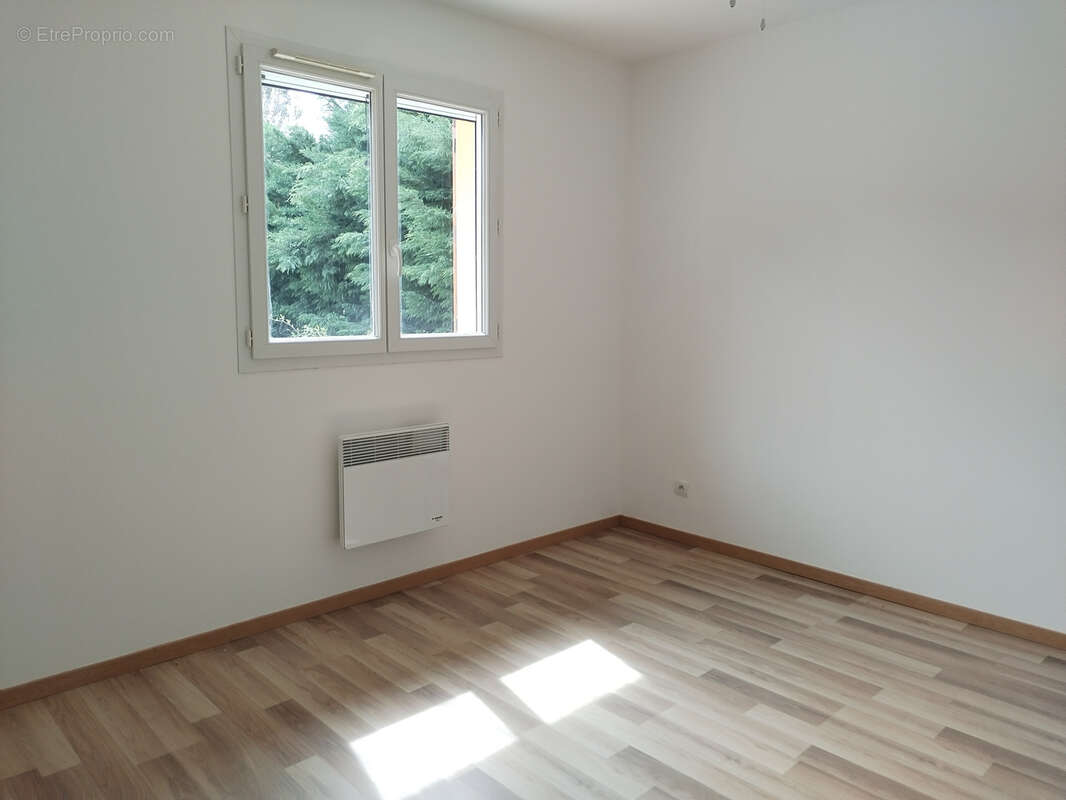 Maison à SAINT-CLAIR-DE-LA-TOUR