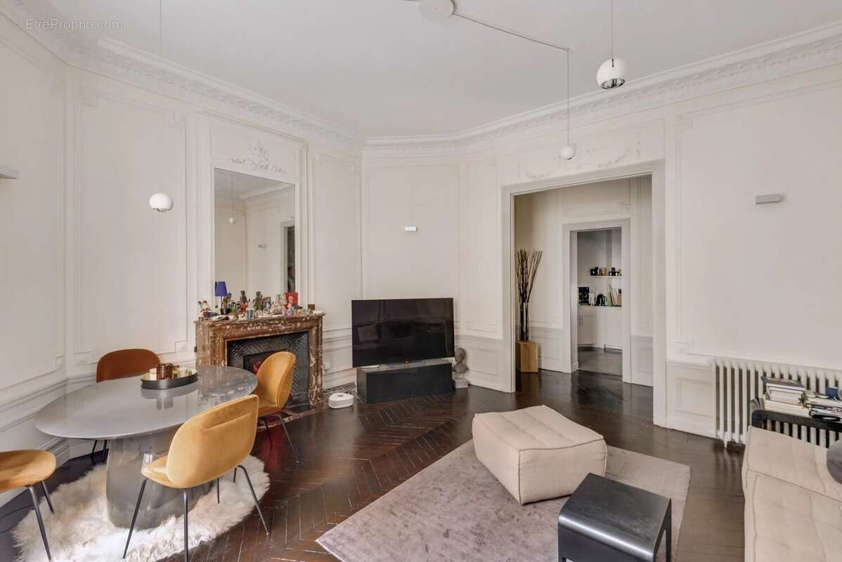 Appartement à PARIS-17E