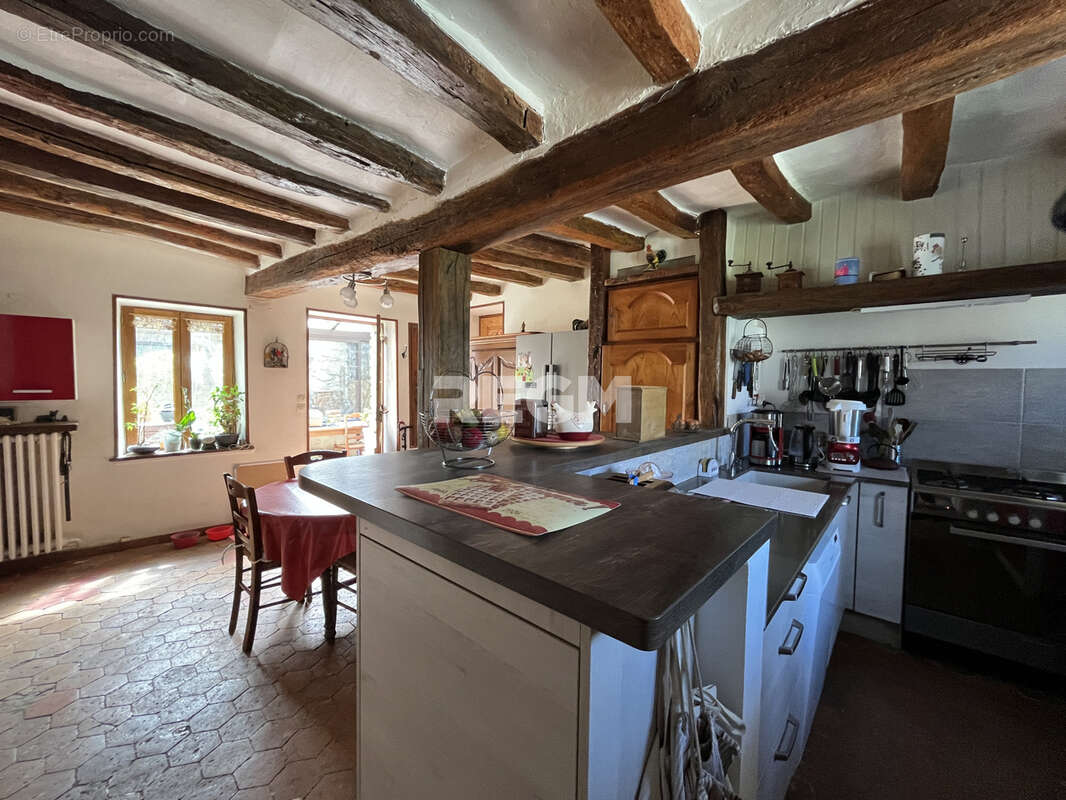 Maison à LA CHAPELLE-LA-REINE