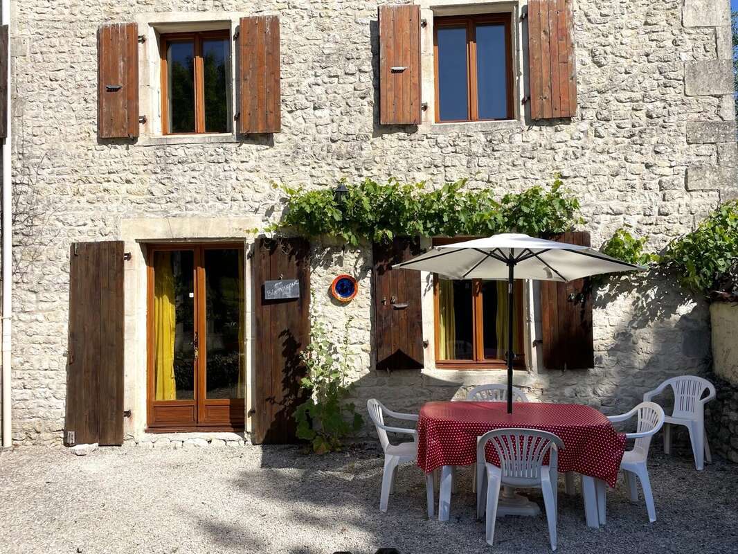 Maison à SAINT-PIERRE-DE-JUILLERS