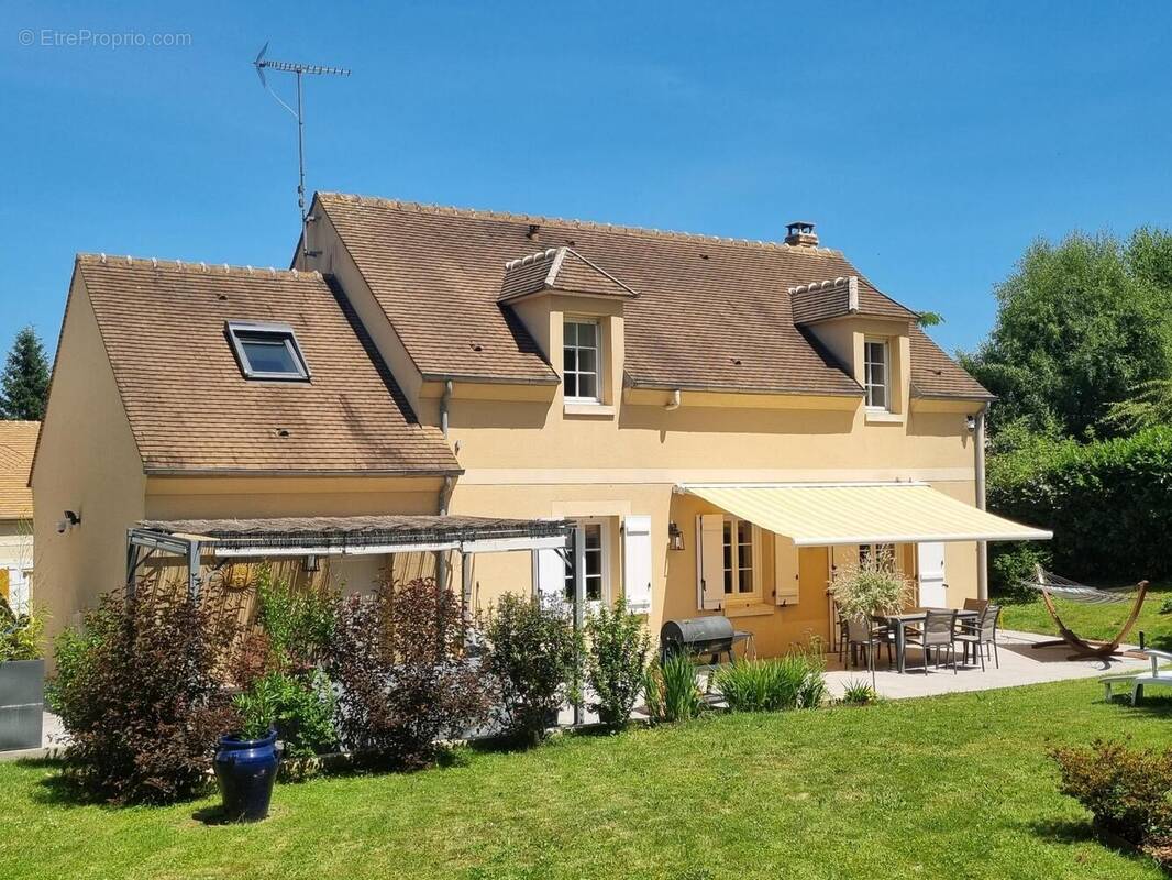 Photo 1 - Maison à VALLANGOUJARD