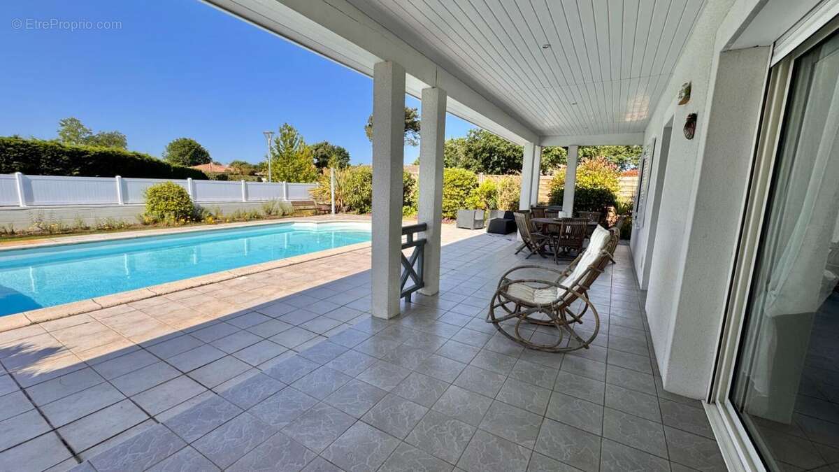 Villa plain-pied avec piscine - photo 4