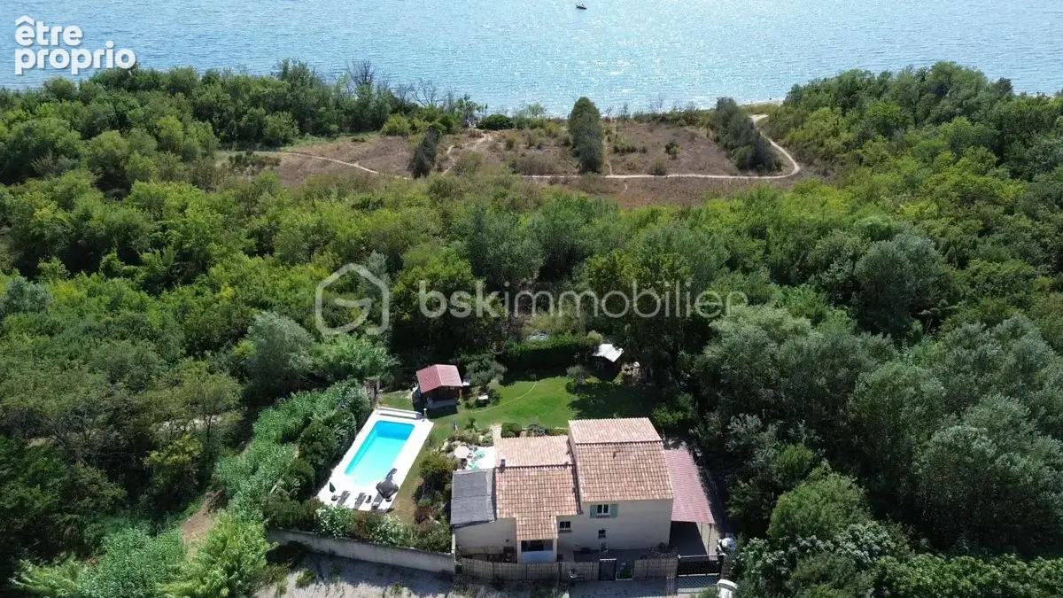 Magnifique Villa de 5 pièces , sur Saint-Chamas , au  bord de l'étang de Berre ,au calme - photo 1