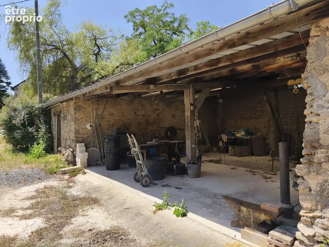 Grande maison familiale avec de nombreuses dépendances et un fort potentiel commercial - photo 15