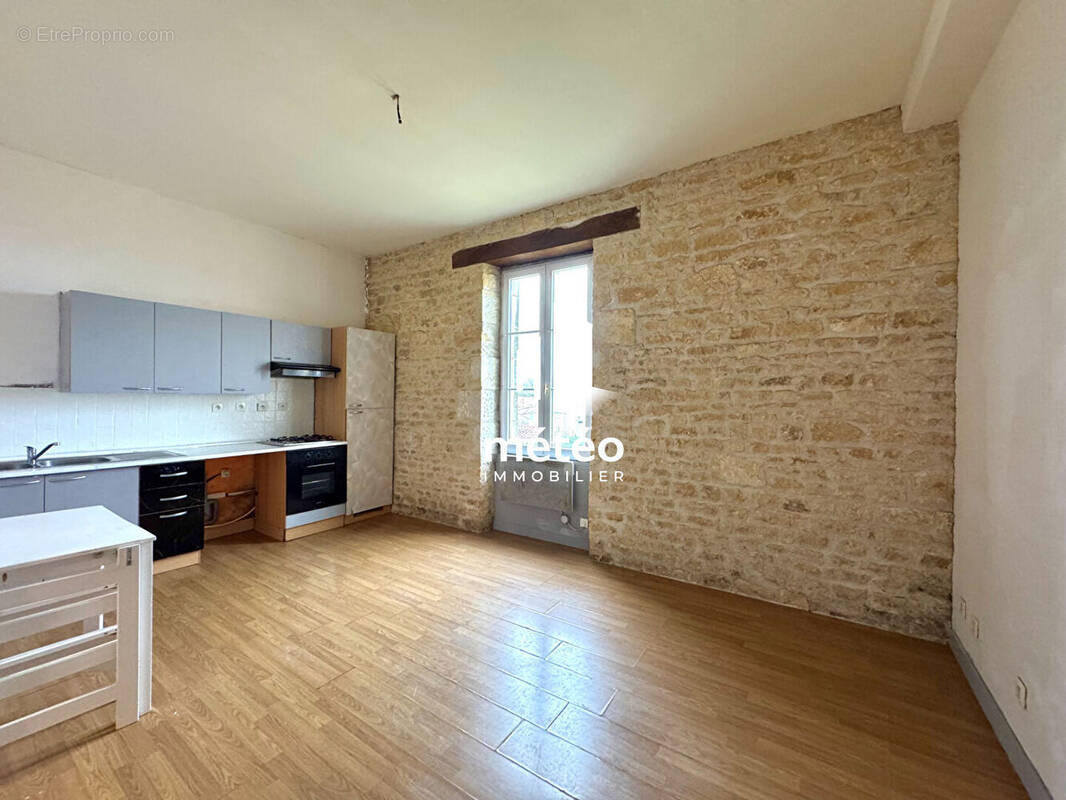 Appartement à LES MAGNILS-REIGNIERS