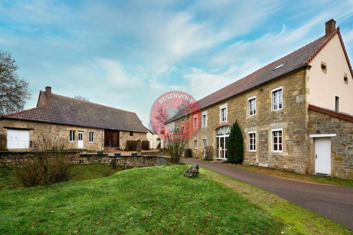 Maison 665 m² à Arconcey  - photo 1