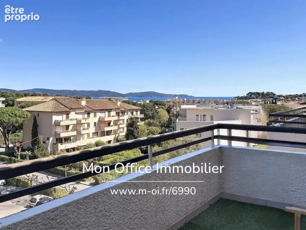 Référence : 6990-les. - studio cabine vue mer rénové à vendre à cavalaire sur mer - photo 2