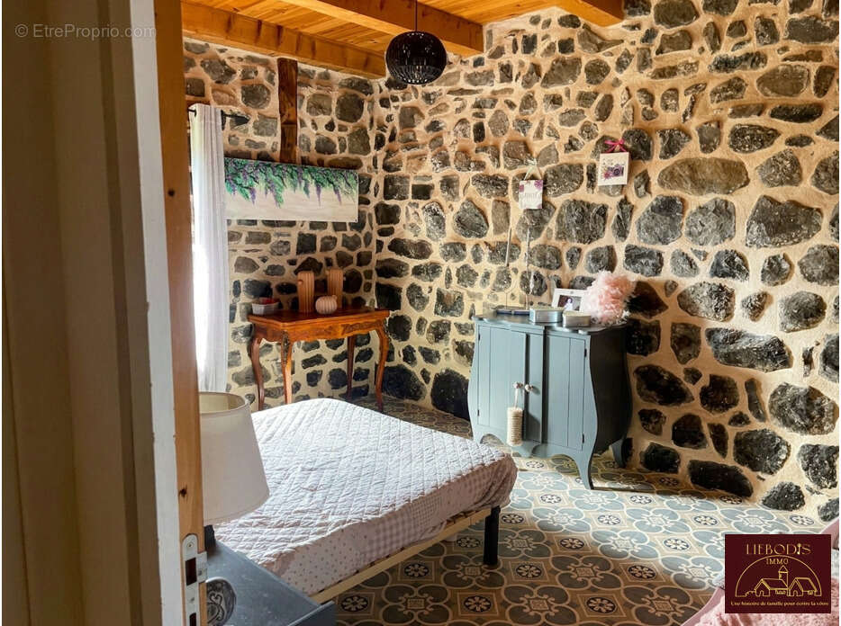 Bâtisse en pierre d'époque à découvrir - photo 11