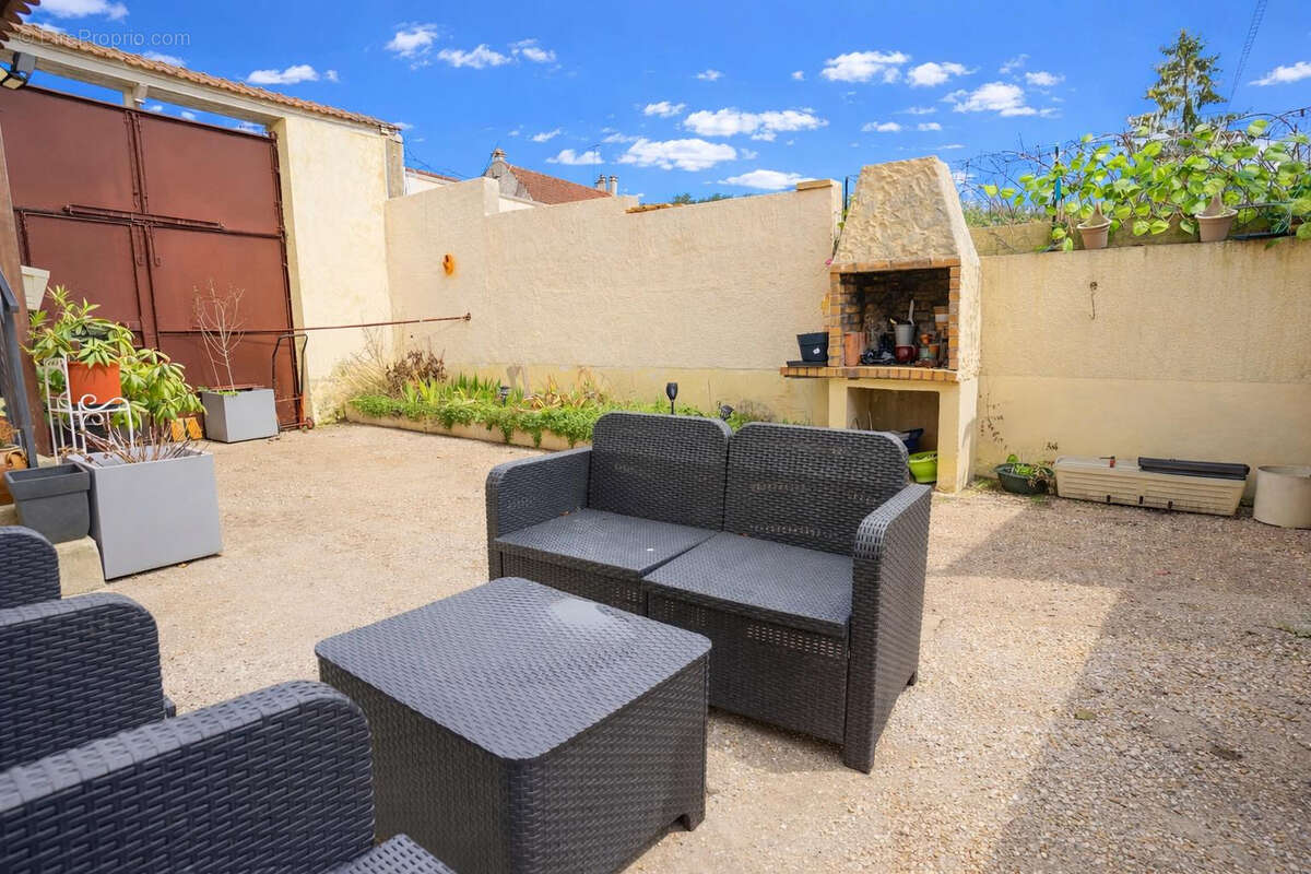 Maison à FOLLAINVILLE-DENNEMONT