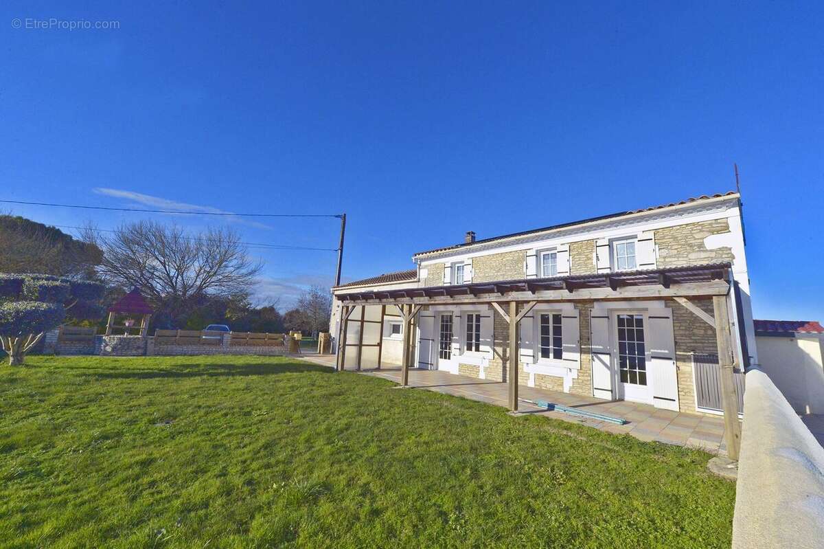 Maison à CORME-ECLUSE