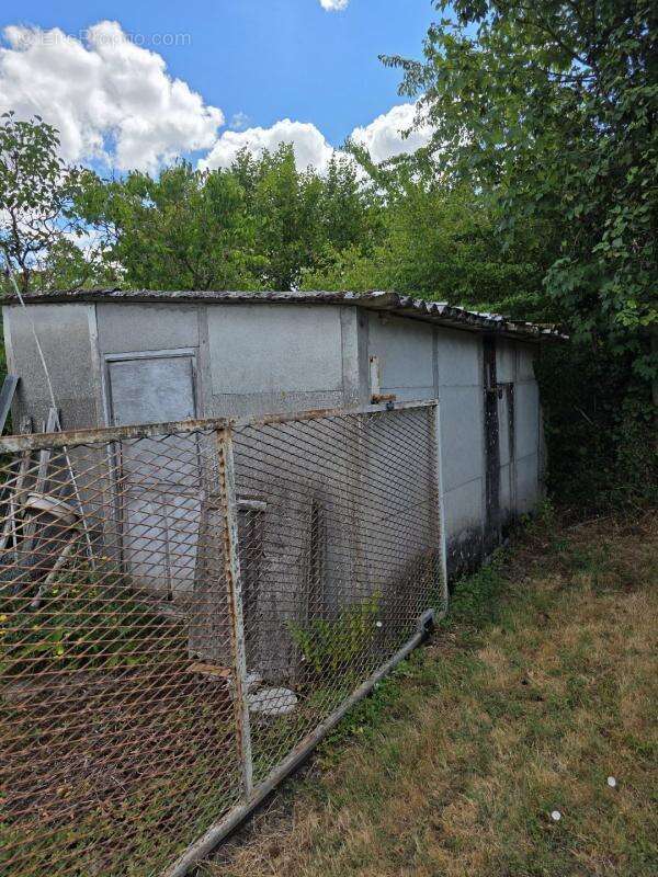 Terrain à ARGENTON-SUR-CREUSE