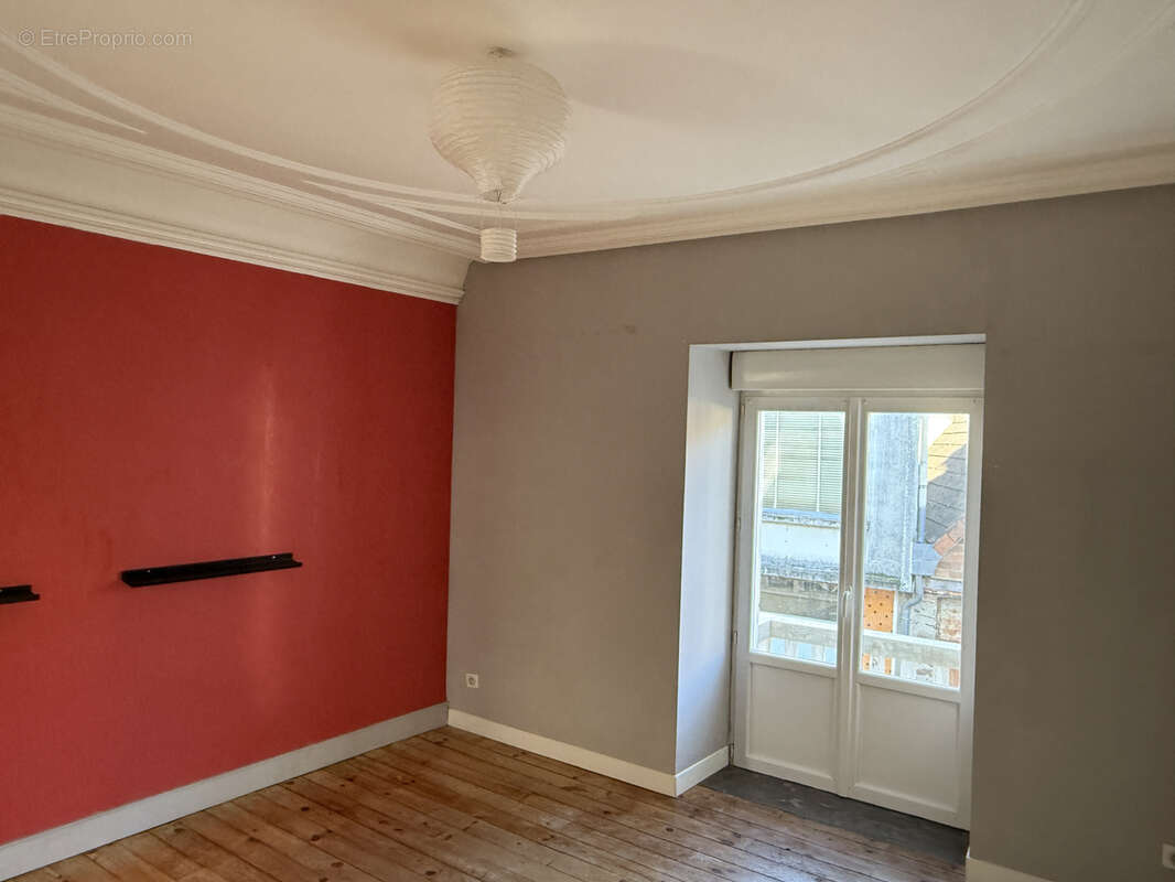 Maison à MAGNAC-BOURG