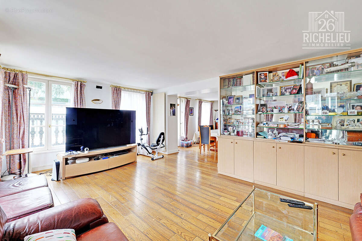 Appartement à PARIS-2E