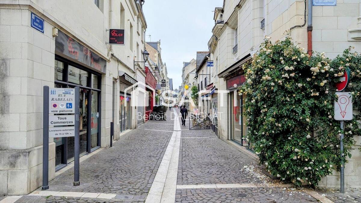 Photo 1 - Commerce à CHINON