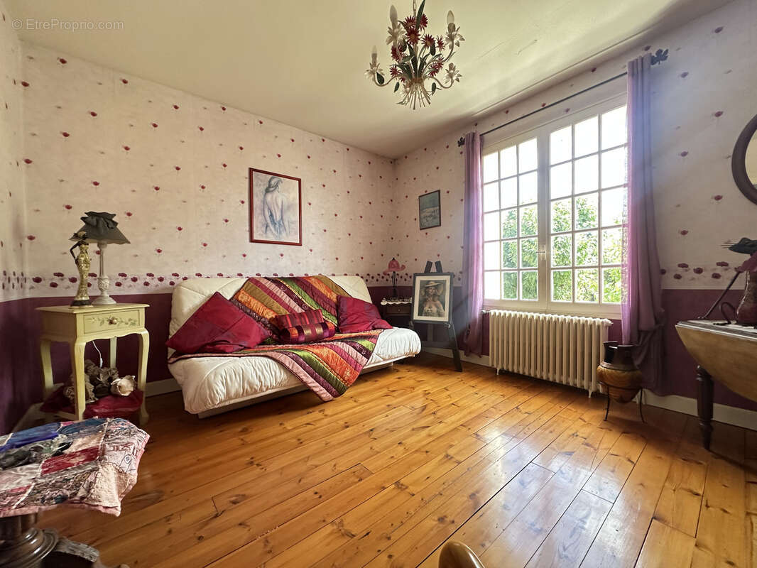 Maison à BARBEZIEUX-SAINT-HILAIRE