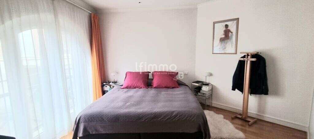 Appartement à PARIS-8E