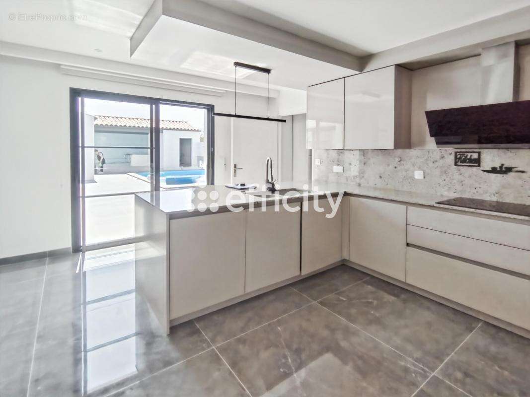 Maison à DOMPIERRE-SUR-MER