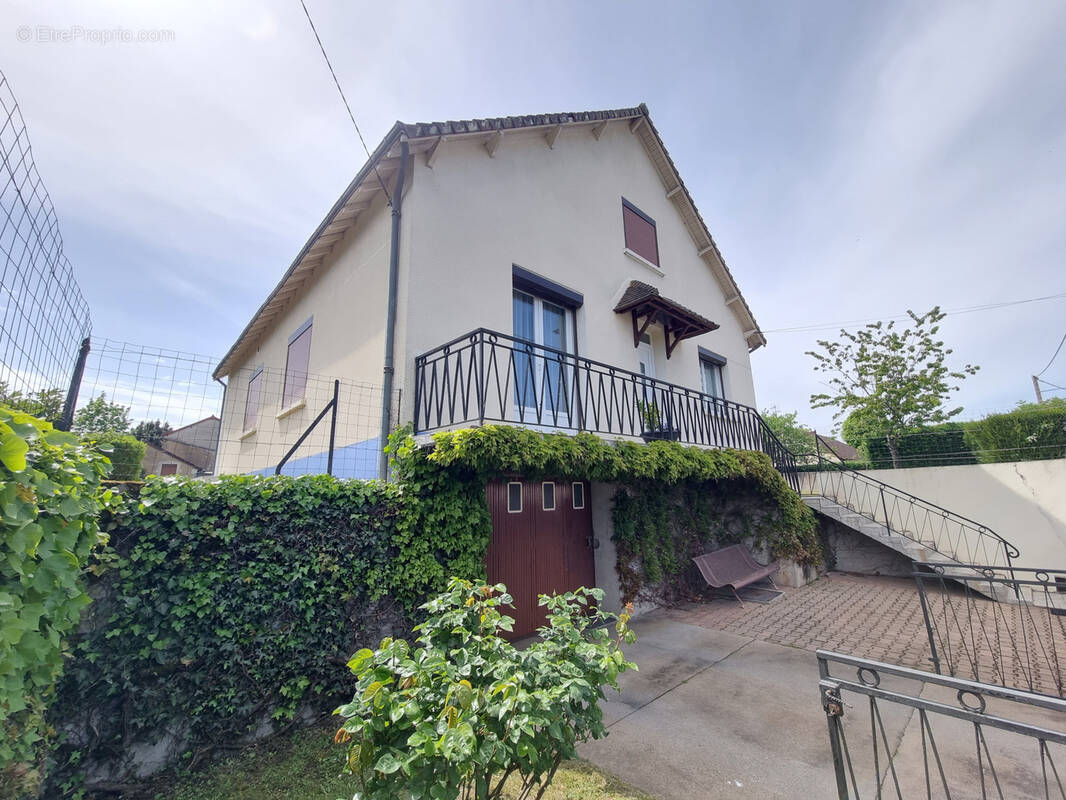 Maison à MONTGIVRAY