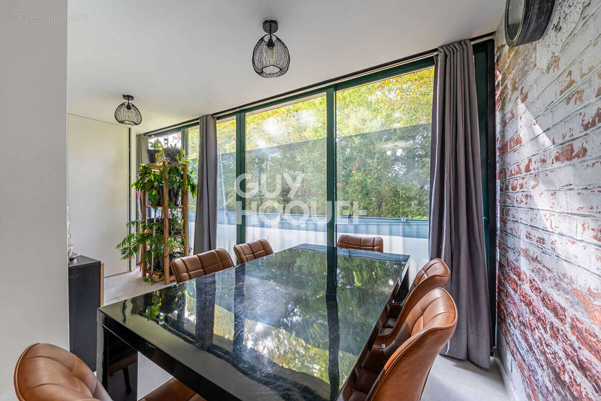 Appartement à EMERAINVILLE