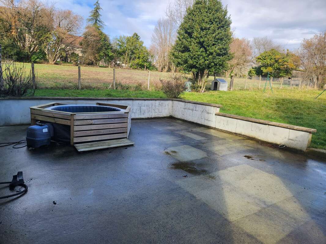 Maison à MAGNAC-BOURG