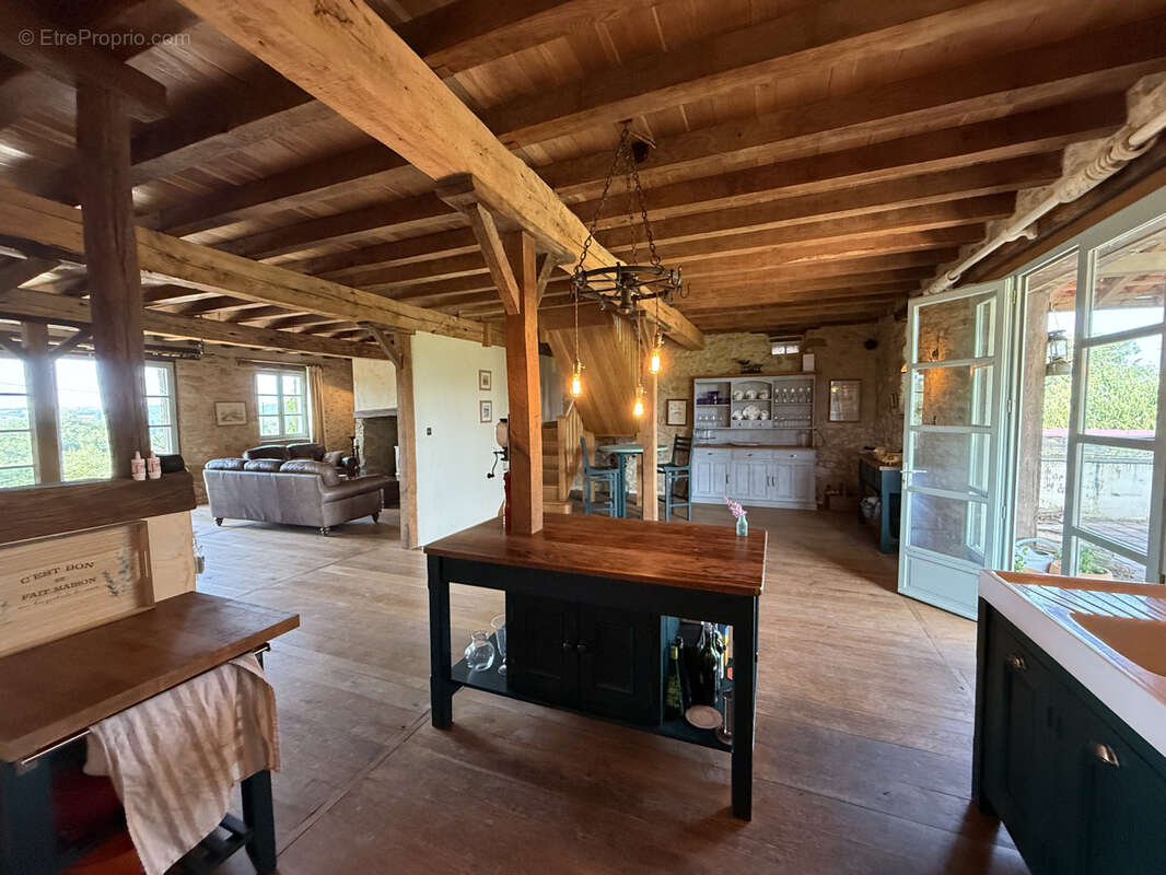 Maison Restaurée avec Goût, Gîte Indépendant, Piscine et Vue sur les Montagnes - photo 5
