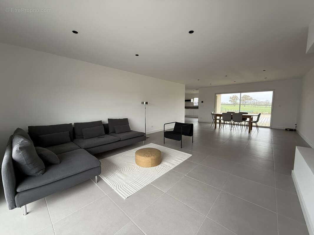 Maison à ESPINASSE-VOZELLE